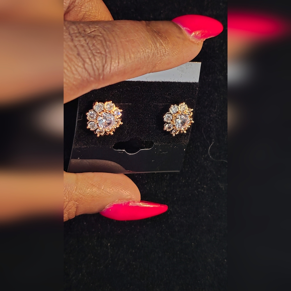 Elegant Gold Floral Earrings